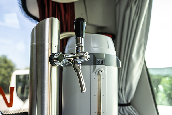 Bierzapfanlage im Doppelstuck Reisebus der Firma Verhuven